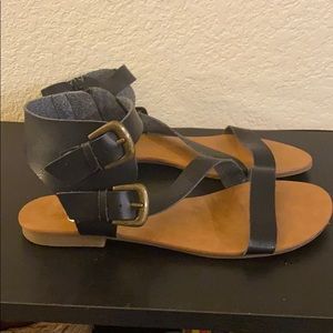 Mossimo Black sandals size 8